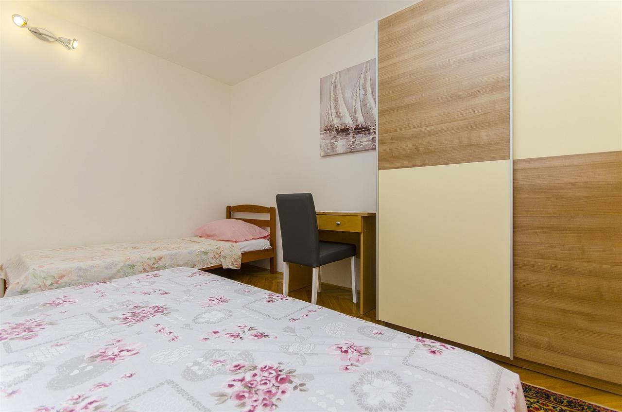 Apartments Karlo โตรกีร์ ภายนอก รูปภาพ