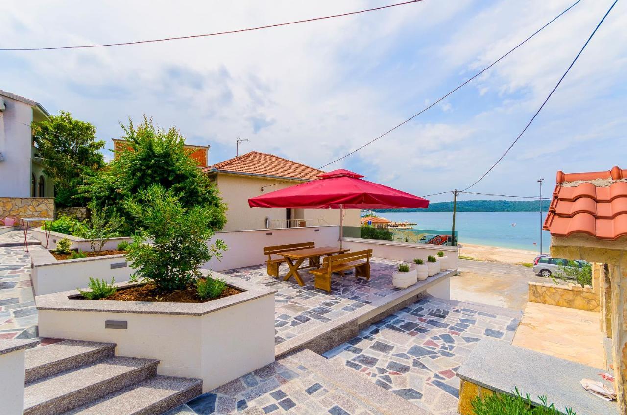 Apartments Karlo โตรกีร์ ภายนอก รูปภาพ